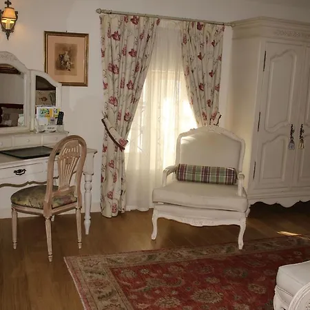 Du Prieure Hotel Saint-Prix (Val d'Oise)