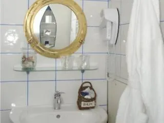 מלון Du Prieure 4*