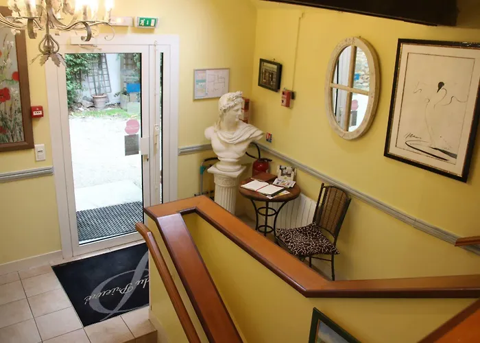 Hotel Du Prieure Saint-Prix (Val d'Oise)